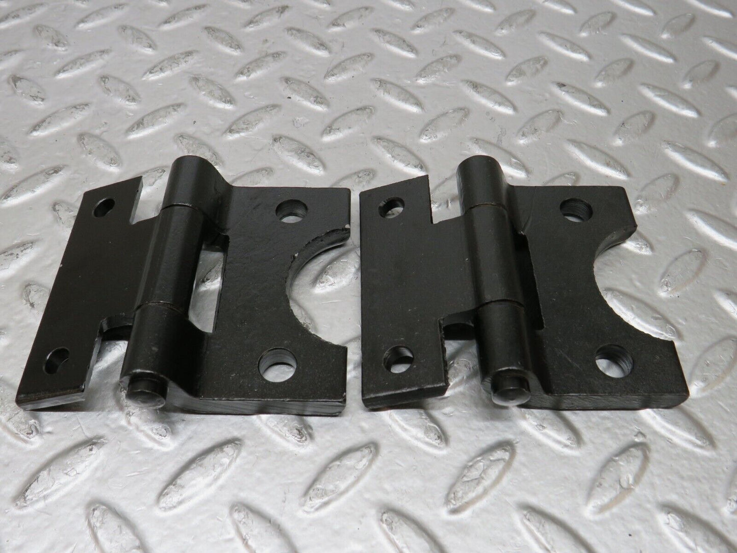 26280 Mercedes-Benz W116 450SE Door Hinge Left Side