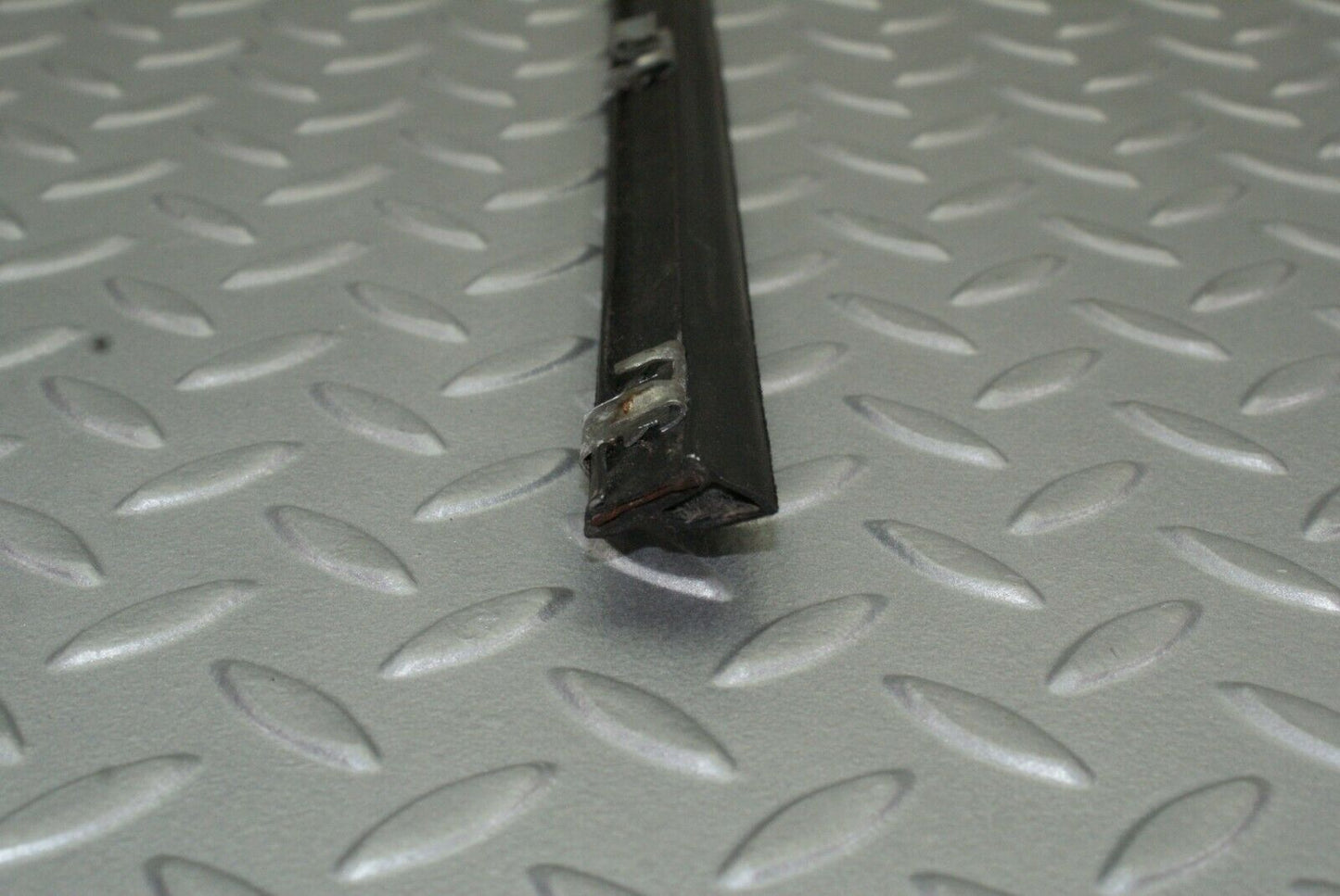 2648 Mercedes-Benz W116 350SE Glass Seal Trim Rubber Front Left