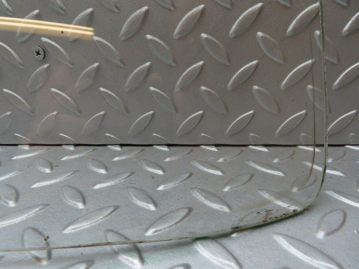 3553 Mercedes-Benz W105 PONTON Rear Windscreen