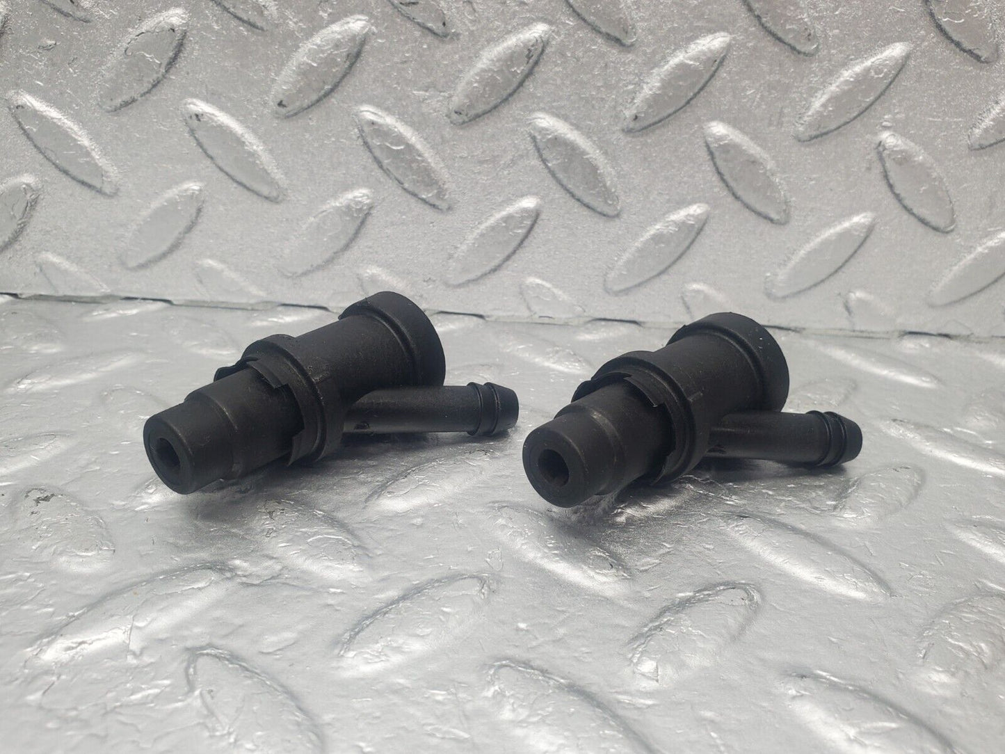 46037 Mercedes-Benz W126 420SE Fuel Injector Holder 2X