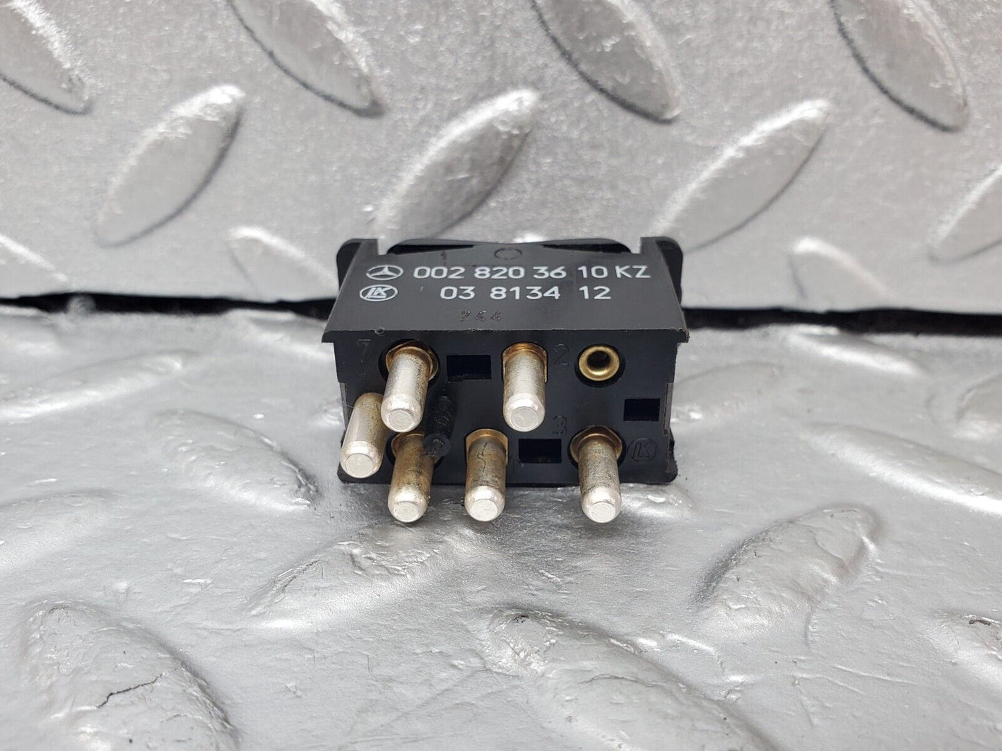 44524 Mercedes-Benz W123 280E Rear Left Electric Window Switch 0028203610