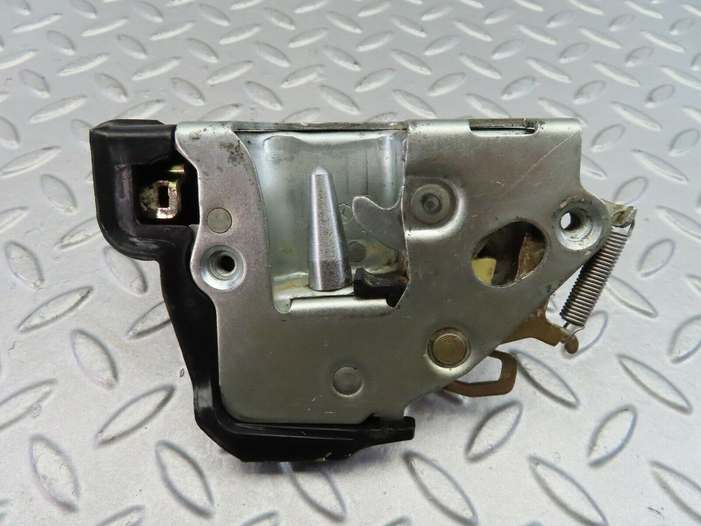 7702 Mercedes-Benz S123 230TE Wagon Rear Left Door Lock Mechanism 1237330108