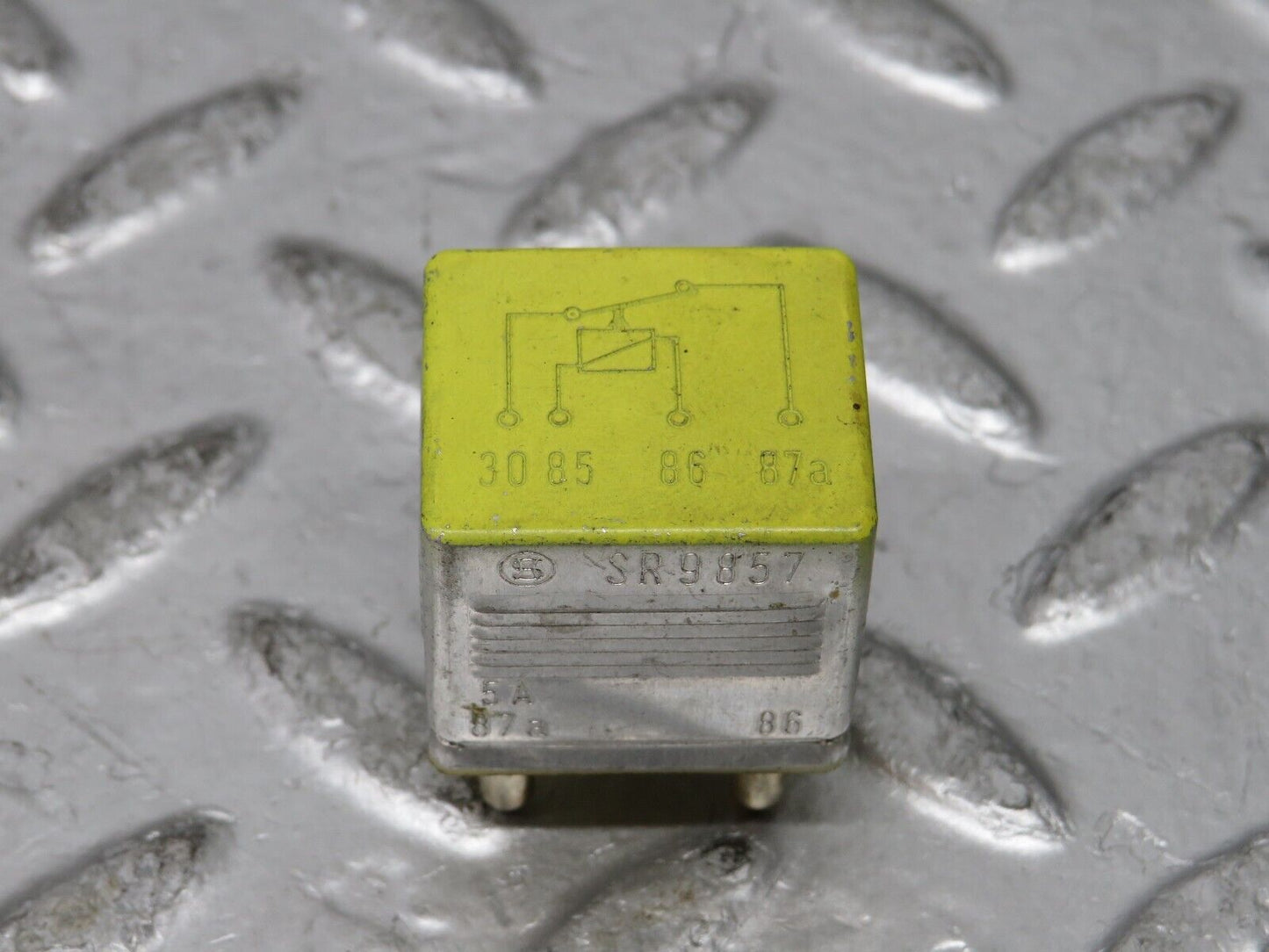27199 Mercedes-Benz W123 280E Fuel Cut Off Relay 0015426119