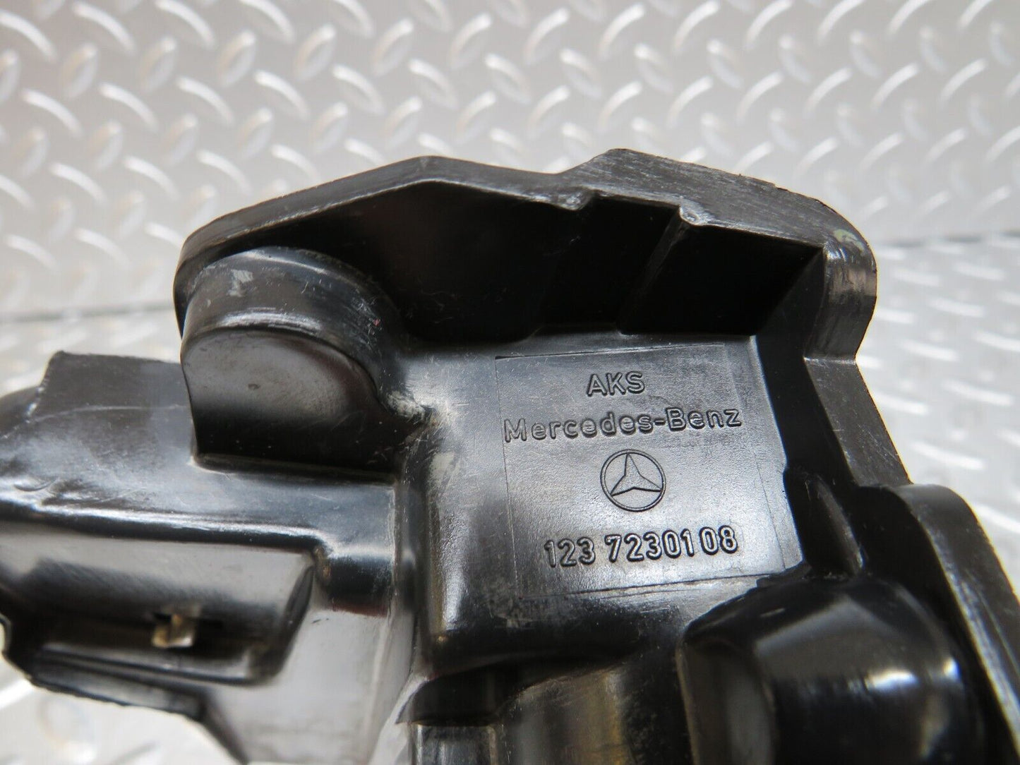 25458 Mercedes-Benz W123 200 Front Left Door Lock Mechanism 1237230108