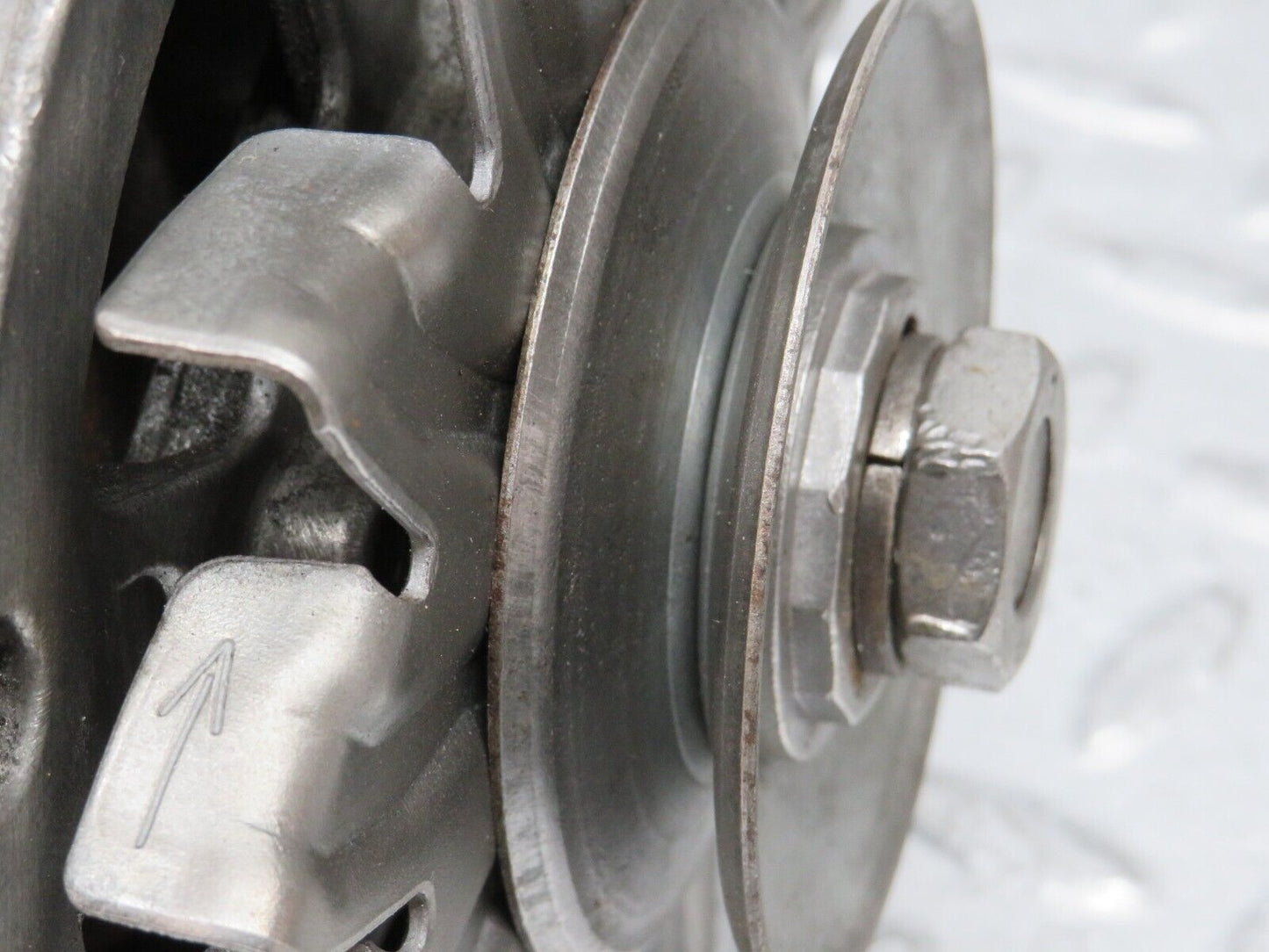 0050 Mercedes-Benz W116 350SE Alternator Bosch 0120489526