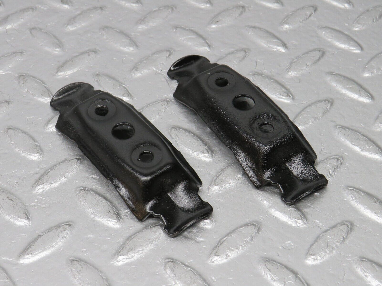 38531 Mercedes-Benz R129 280SL Coupe Fuel Pump Fuel Filter Holder Bracket 2x