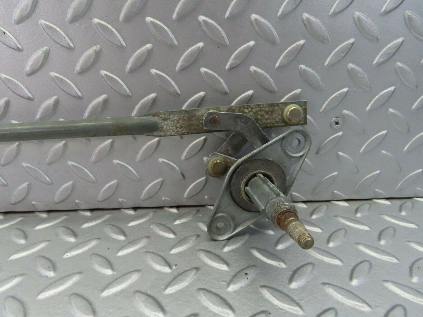 7936 Mercedes-Benz W115 220D Windscreen Wiper Linkage