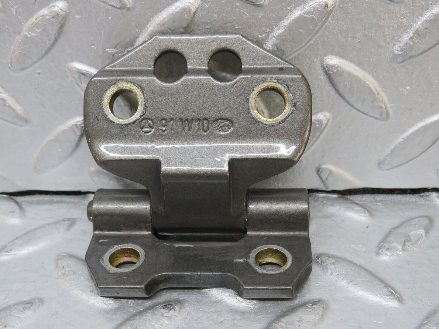 35305 Mercedes-Benz W124 Front Door Hinge Pair