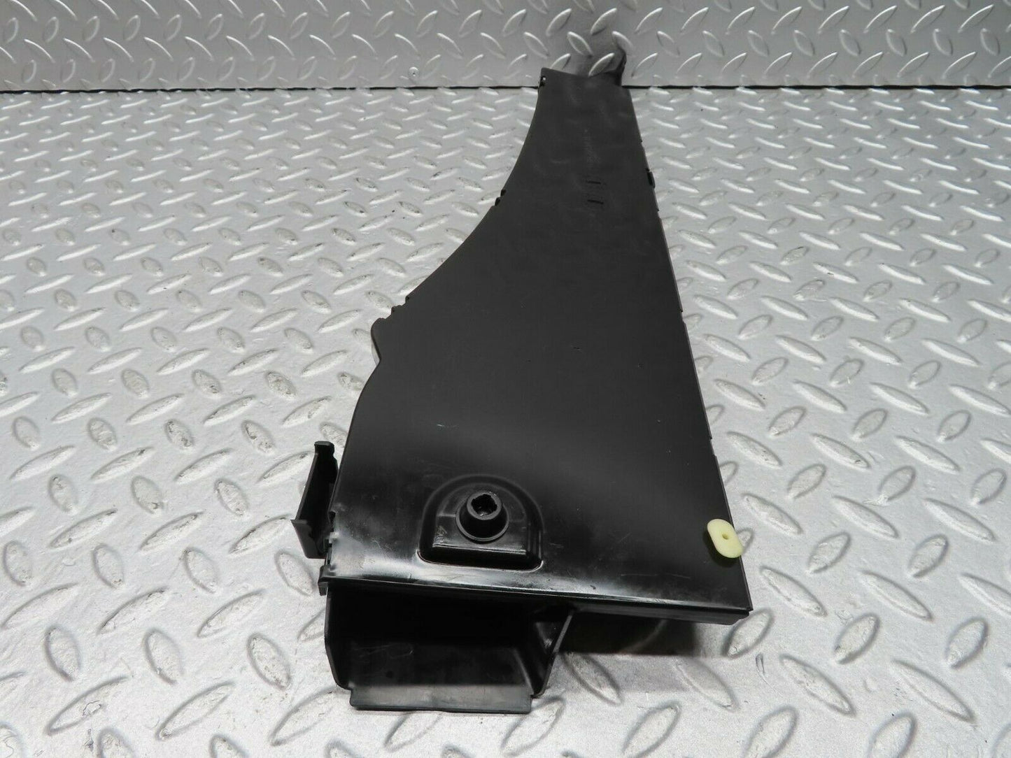 16302 Mercedes-Benz W124 260E Front Right Cable Channel 1248212436