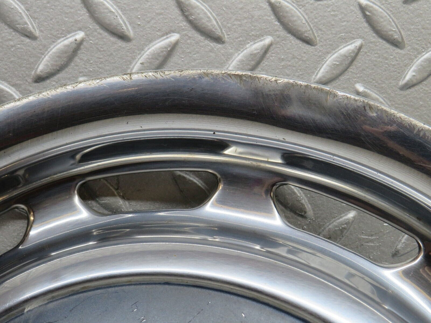 37466 Mercedes-Benz W109 300SEL Wheel Hub Cap 14"