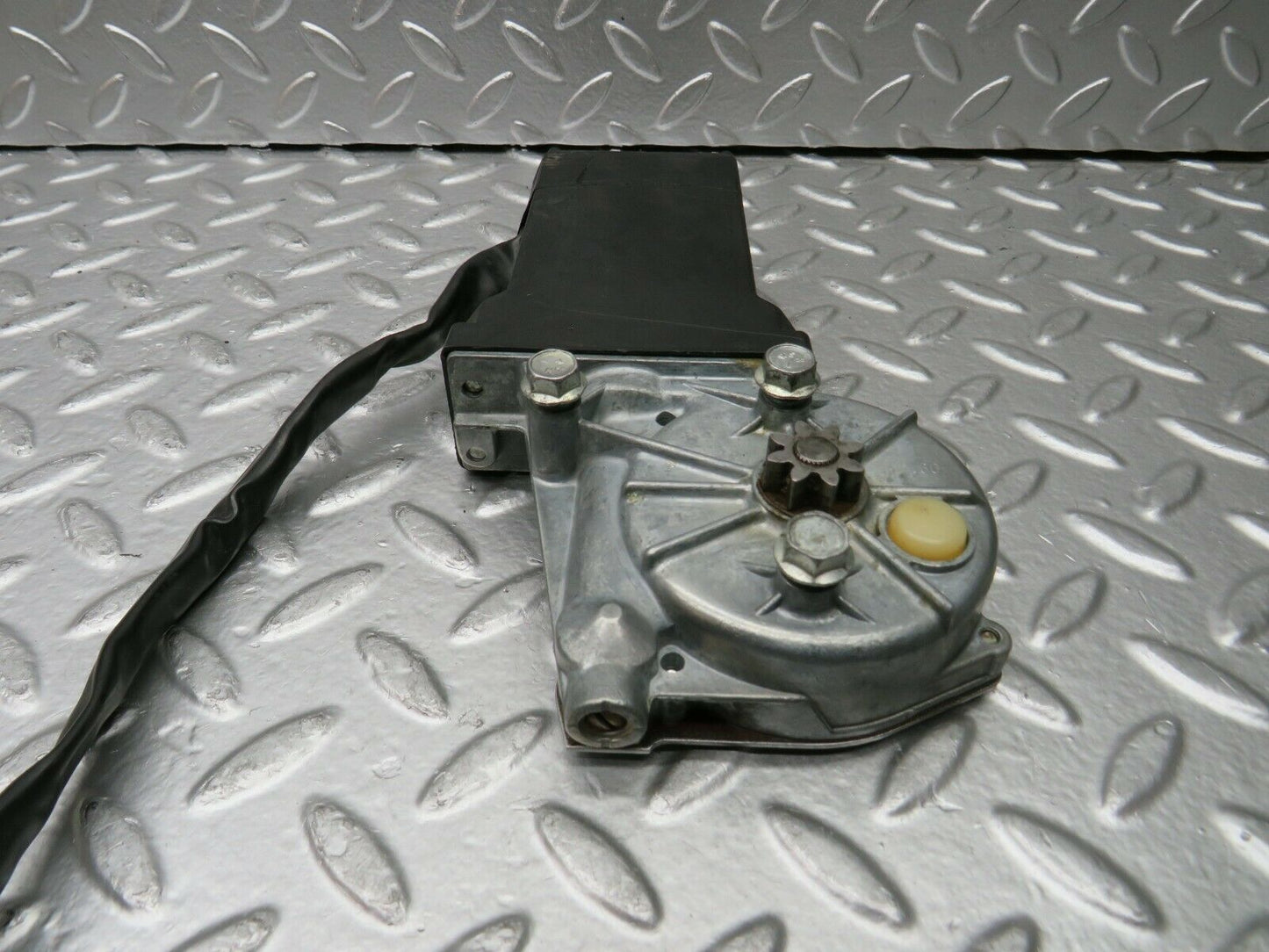 22811 Mercedes-Benz W116 350SE Rear Left Window Regulator Motor 0130820063