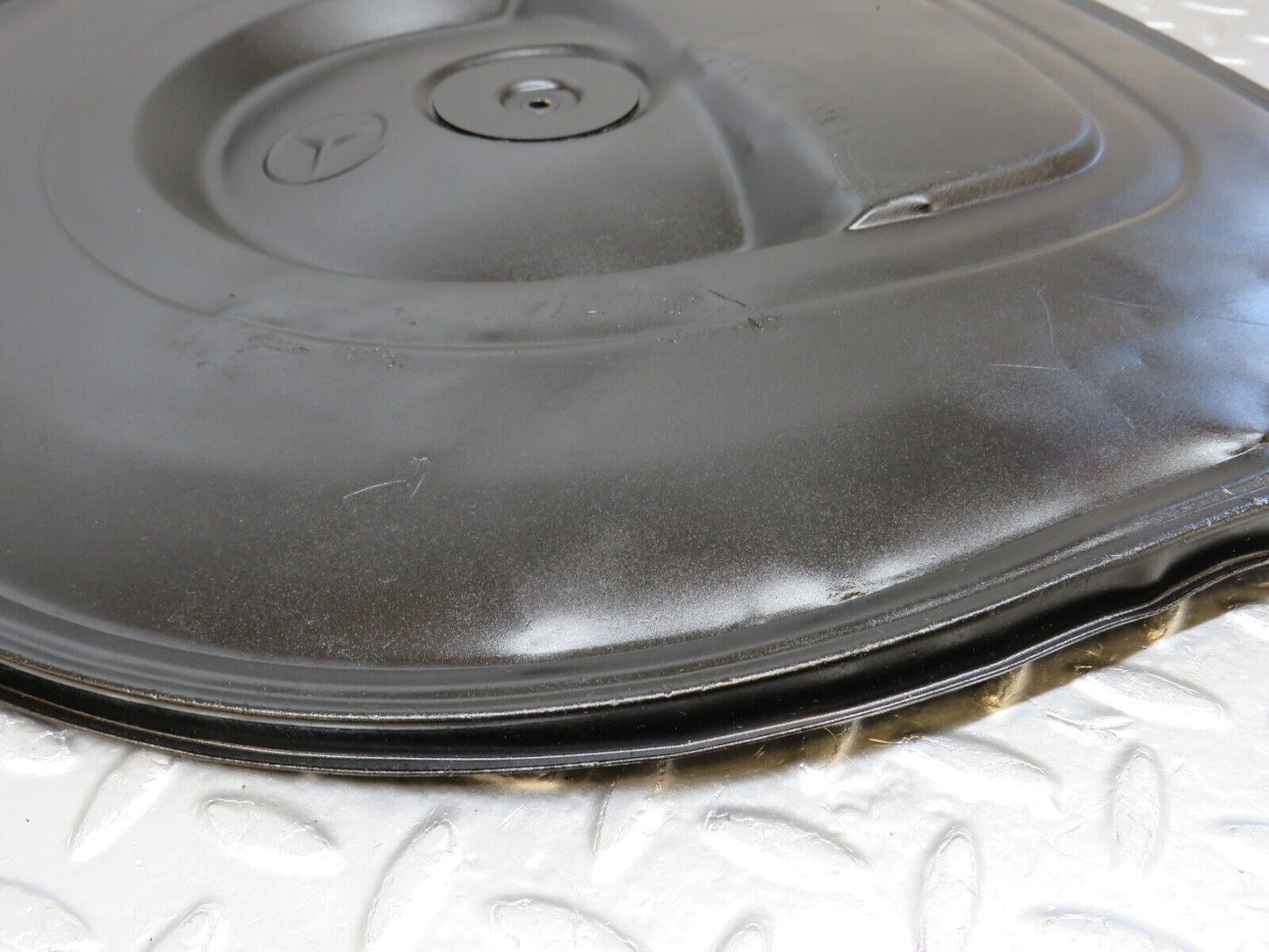 33560 Mercedes-Benz C107 R107 Air Filter Box Housing Lid 0080948902