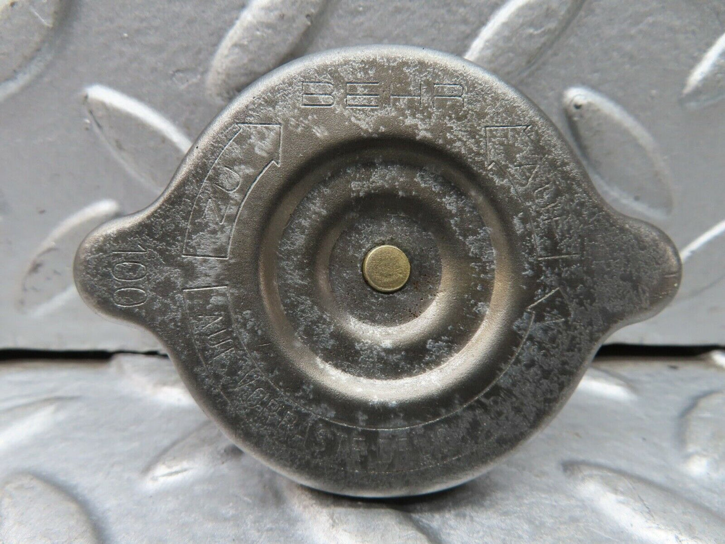 19171 Mercedes-Benz W123 300D Radiator Cap BEHR