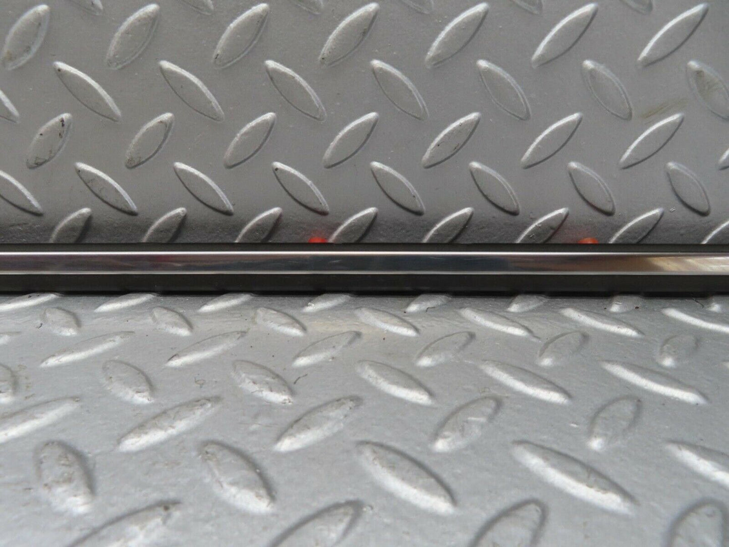 13445 Mercedes-Benz W123 200 Rear Right Door Centre Moulding Trim