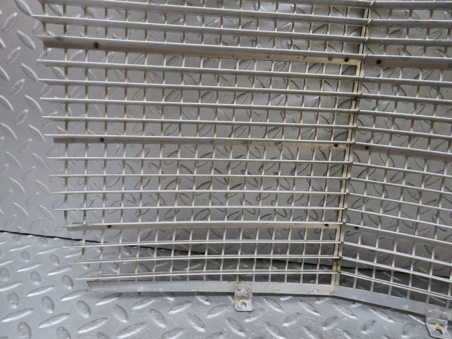 37583 Mercedes-Benz W109 300SEL Bonnet Grill