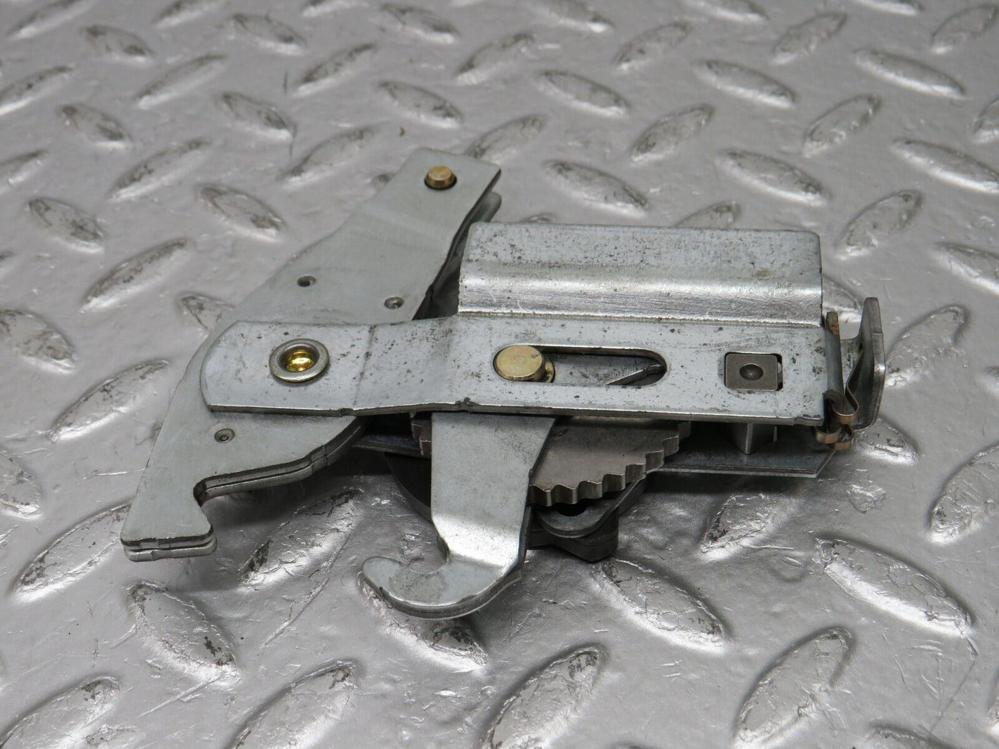 33471 Mercedes-Benz W202 C180 Handbrake Adjusting Regulator 0004200779