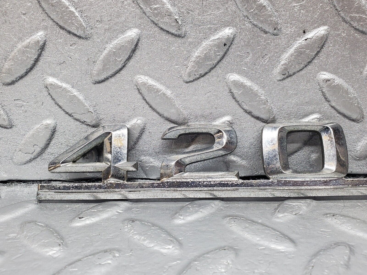 45885 Mercedes-Benz W126 420SE Trunk Badge Emblem