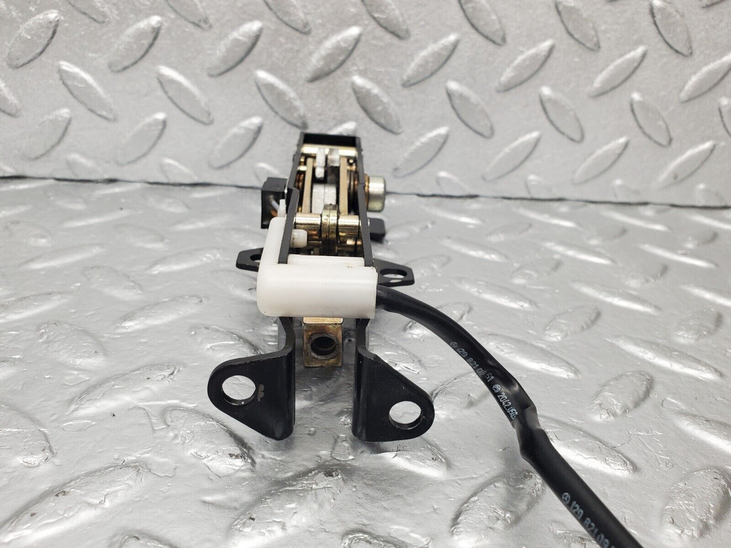46944 Mercedes-Benz R129 320SL Coupe Soft Top Lock Latch Left 1298000774 1298210951