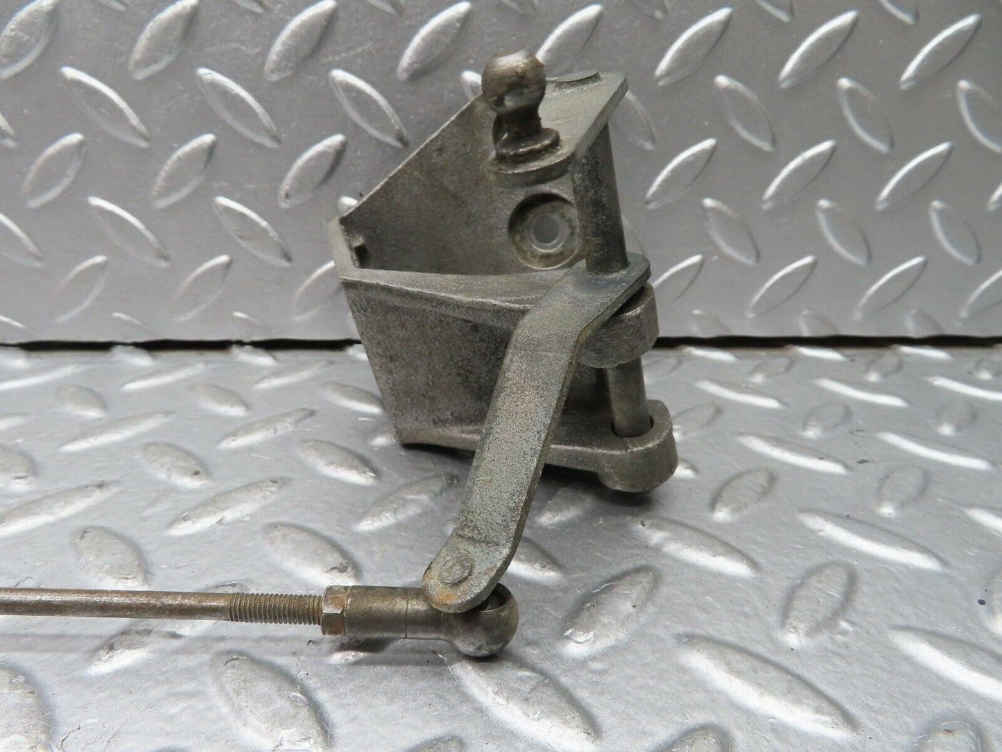 20999 Mercedes-Benz W114 250CE Coupe Throttle Linkage 1140720301