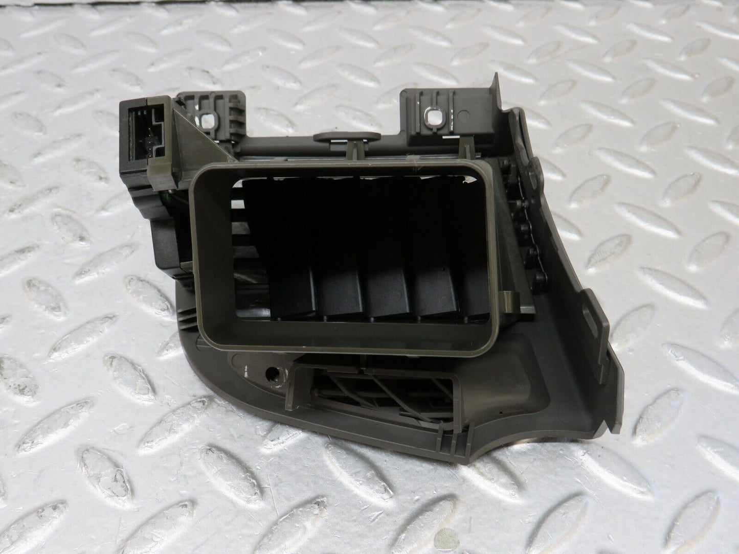 35193 Mercedes-Benz W221 Dash Air Vent Right Side 2218300254