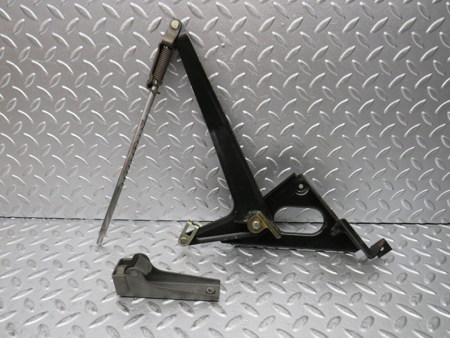 29786 Mercedes-Benz W123 230E Handbrake Regulator