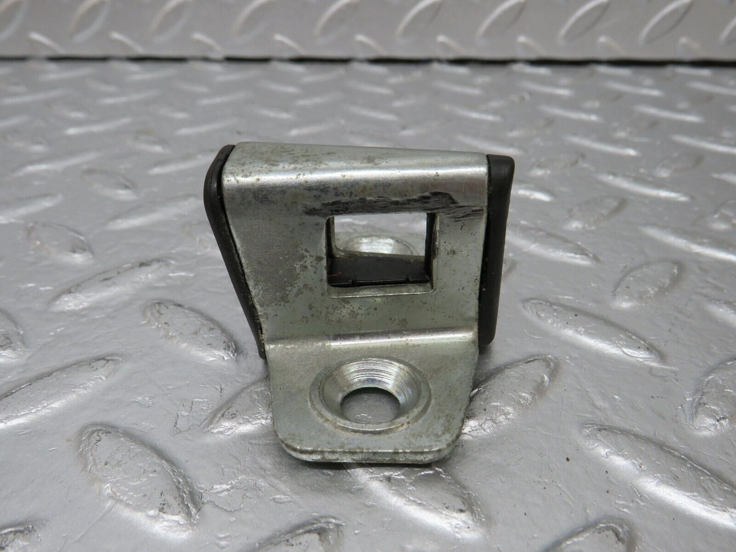 34134 Mercedes-Benz W124 260E Door Lock Latch