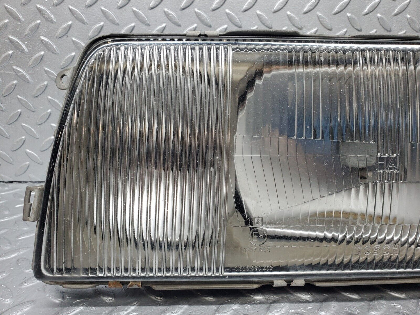 45827 Mercedes-Benz W126 420SE Headlight Left Bosch 0301065705 1268209461