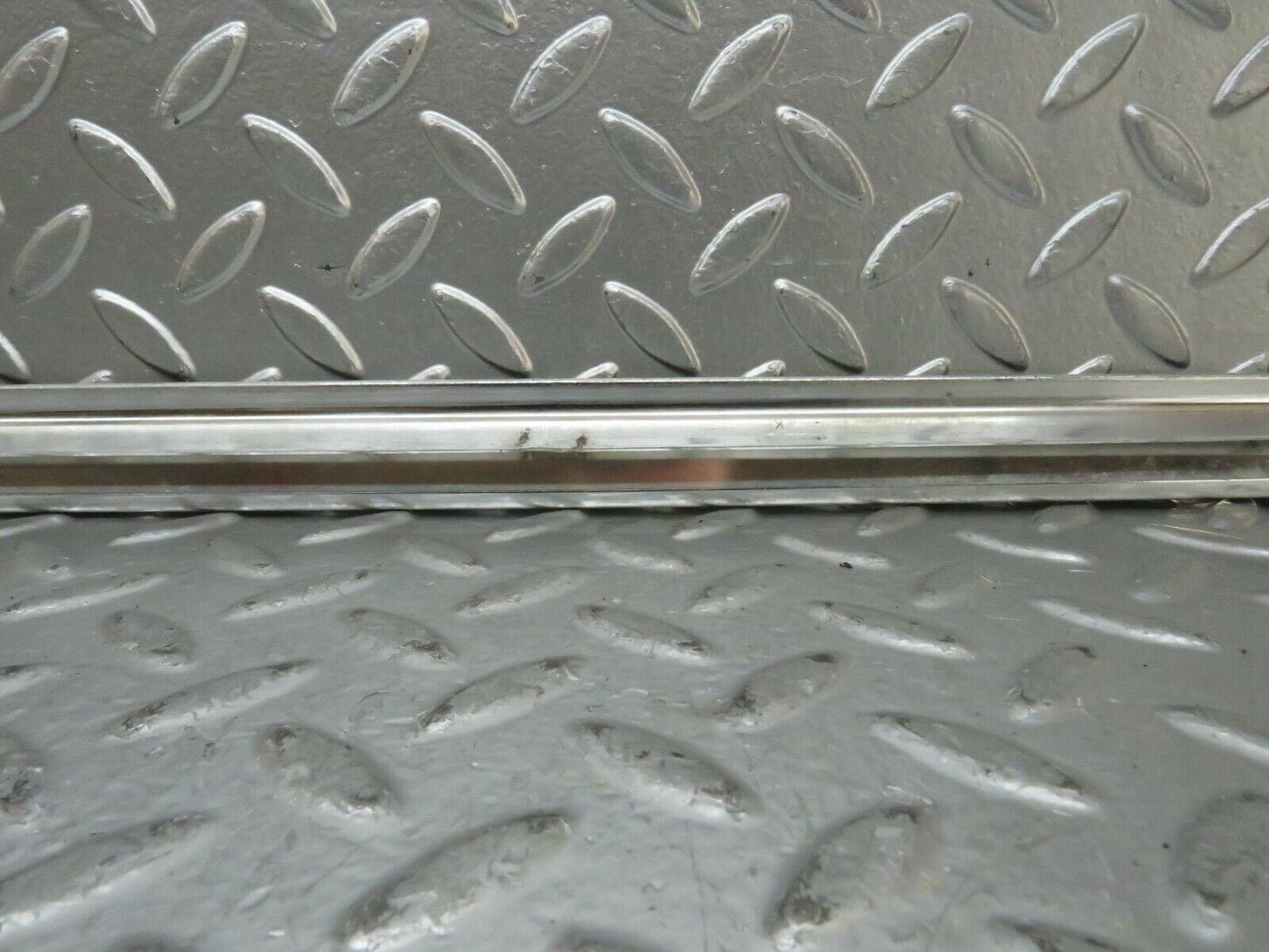 23739 Mercedes-Benz C107 450SLC Coupe Right Door Chrome Trim