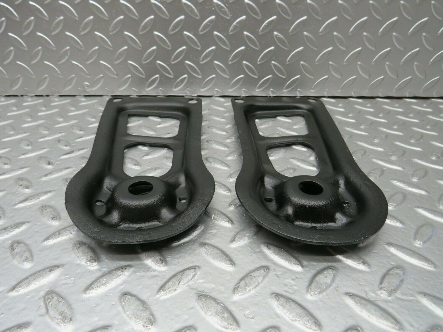 22867 Mercedes-Benz C107 450SLC Coupe Rear Suspension Axle Mounting Bracket