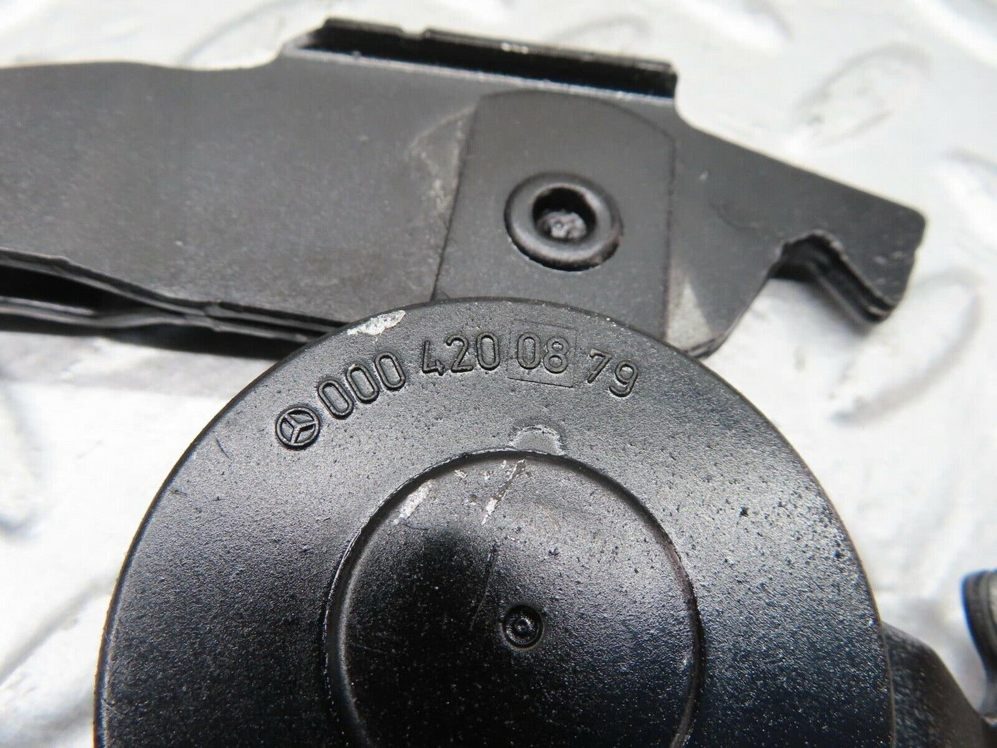 15118 Mercedes-Benz W140 S320 Handbrake Regulator 0004200879