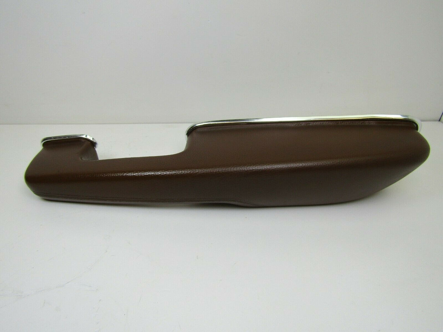2112 Mercedes-Benz W116 350SE Front Right Door Handle Armrest Brown
