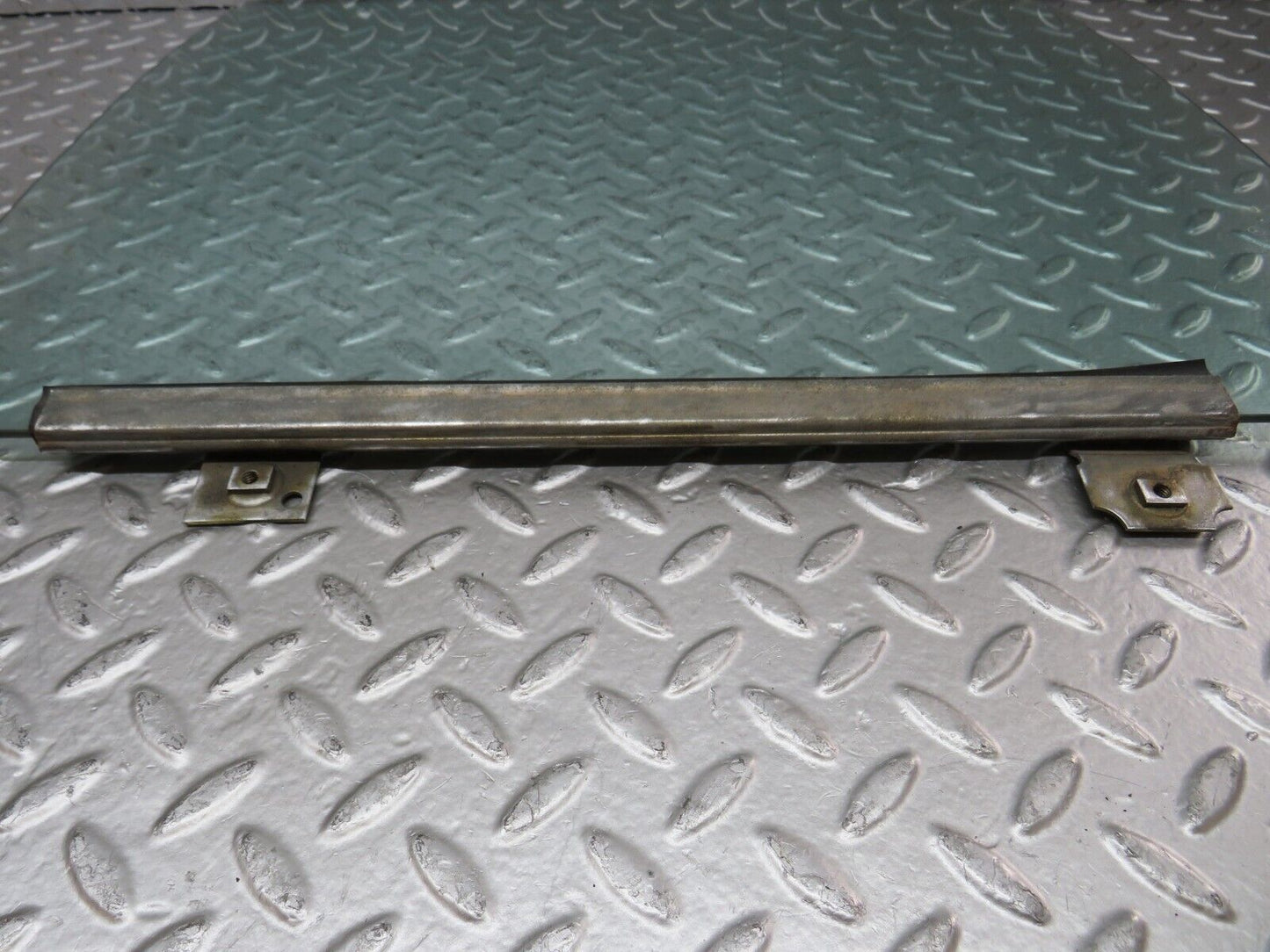 26168 Mercedes-Benz W116 450SE Rear Left Door Window Glass