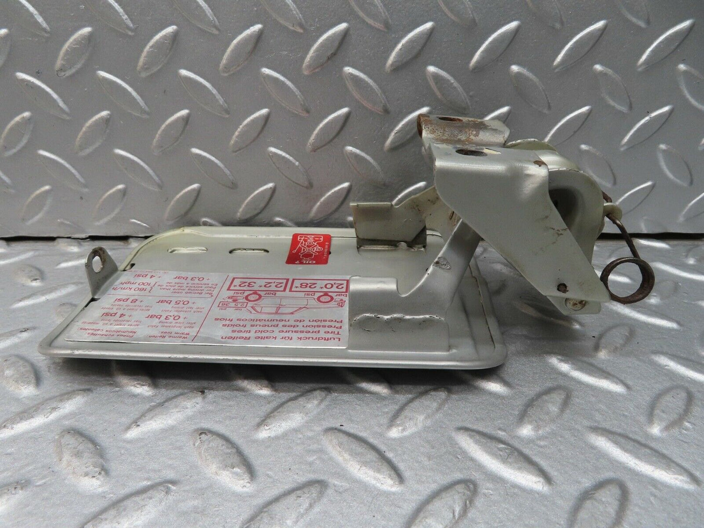 16842 Mercedes-Benz C123 280CE Coupe Fuel Tank Flap Cap 1235840039