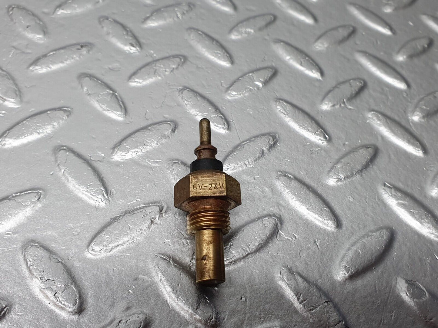 40860 Mercedes-Benz W123 300D Coolant Temperature Sensor Beru 0055422617