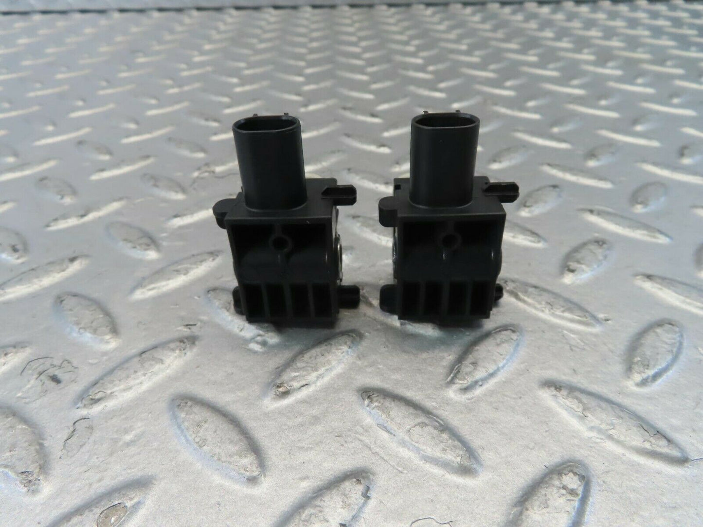 11136 Mercedes-Benz W221 S320 Crash Sensor 0038202826