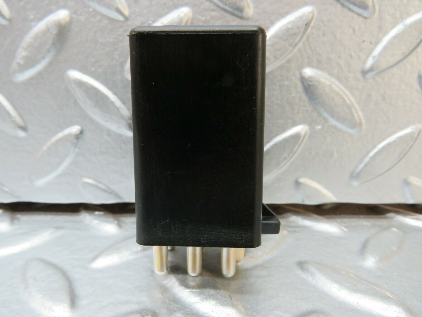 23982 Mercedes-Benz W123 280E Intermittent Wiper Relay 0008210863
