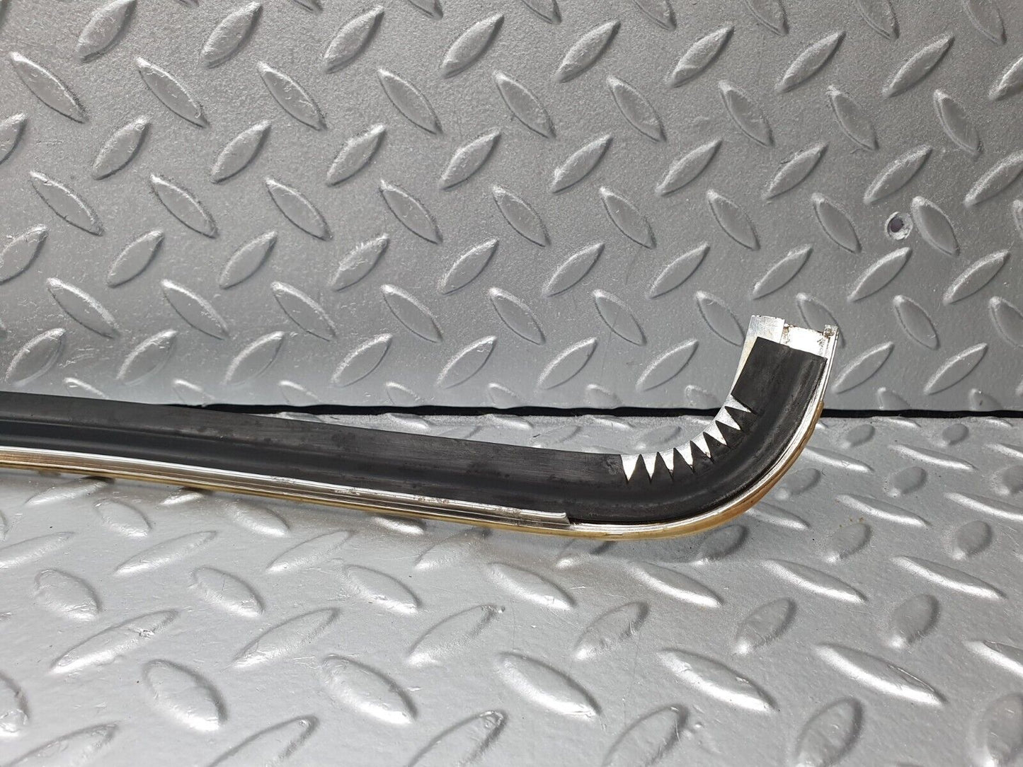 41296 Mercedes-Benz W126 300SE Front Windscreen Top Chrome Frame Trim