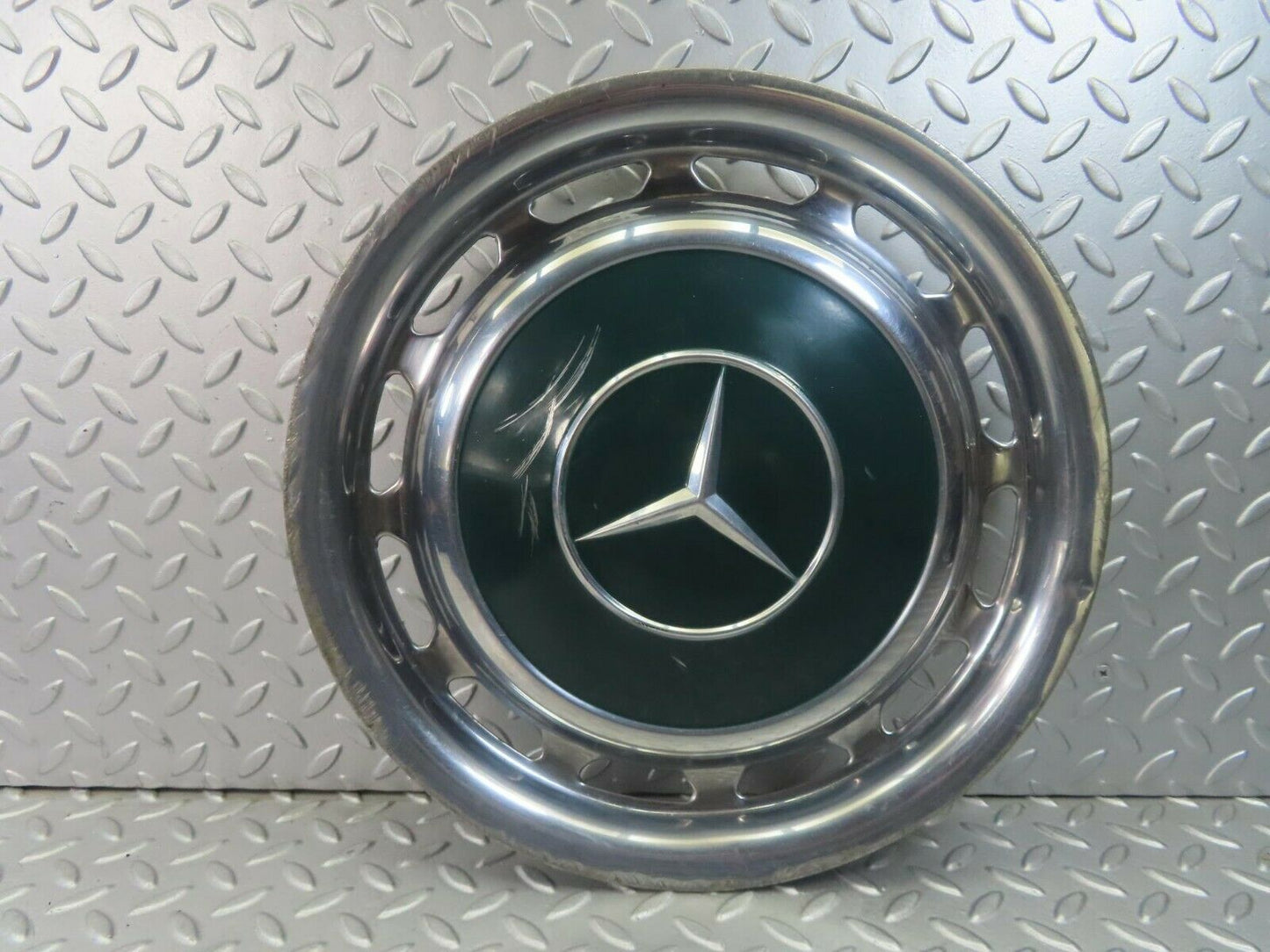 8418 Mercedes-Benz Vintage Wheel Trim Hub Cap 14