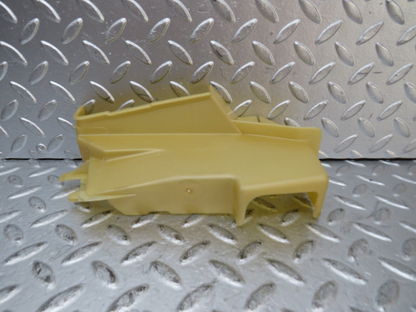 26390 Mercedes-Benz C124 220CE Left Door Lock Mechanism Cover 1247231908