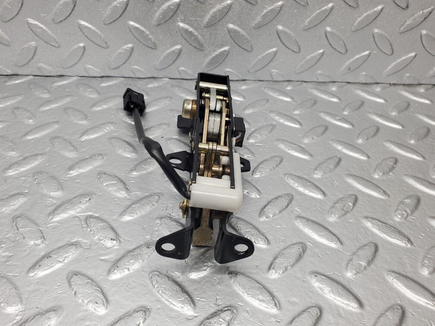 46943 Mercedes-Benz R129 320SL Coupe Soft Top Lock Latch Right 1298000874 1298211051