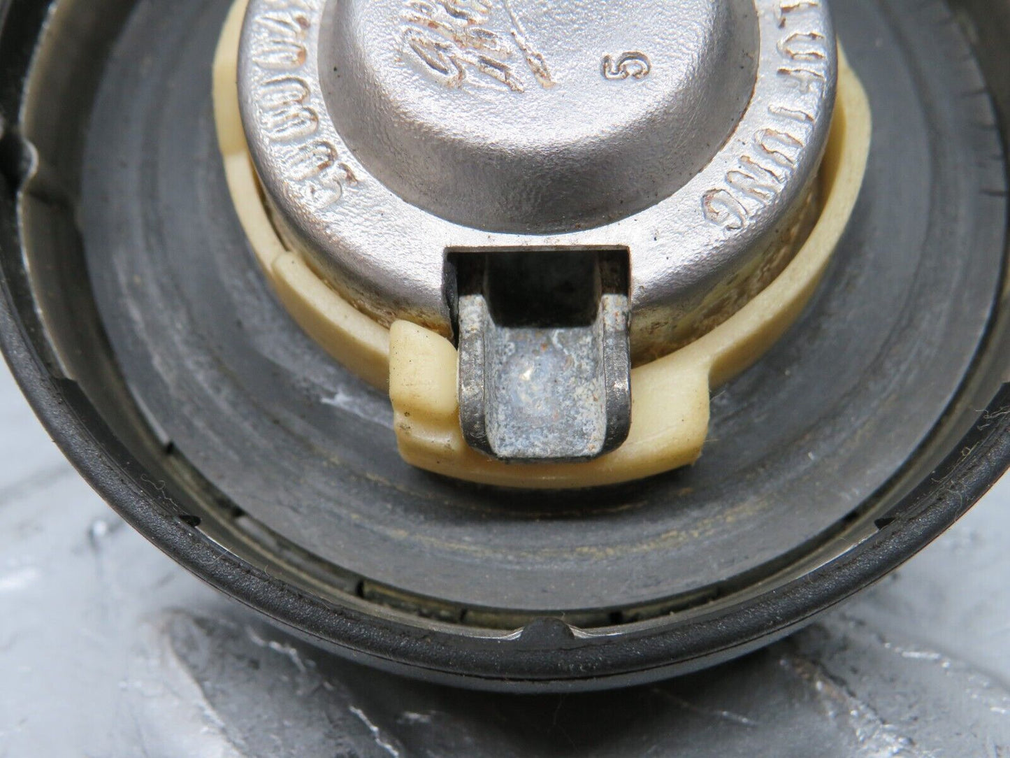 32610 Mercedes-Benz S124 300TE Wagon Fuel Tank Cap 1404700005