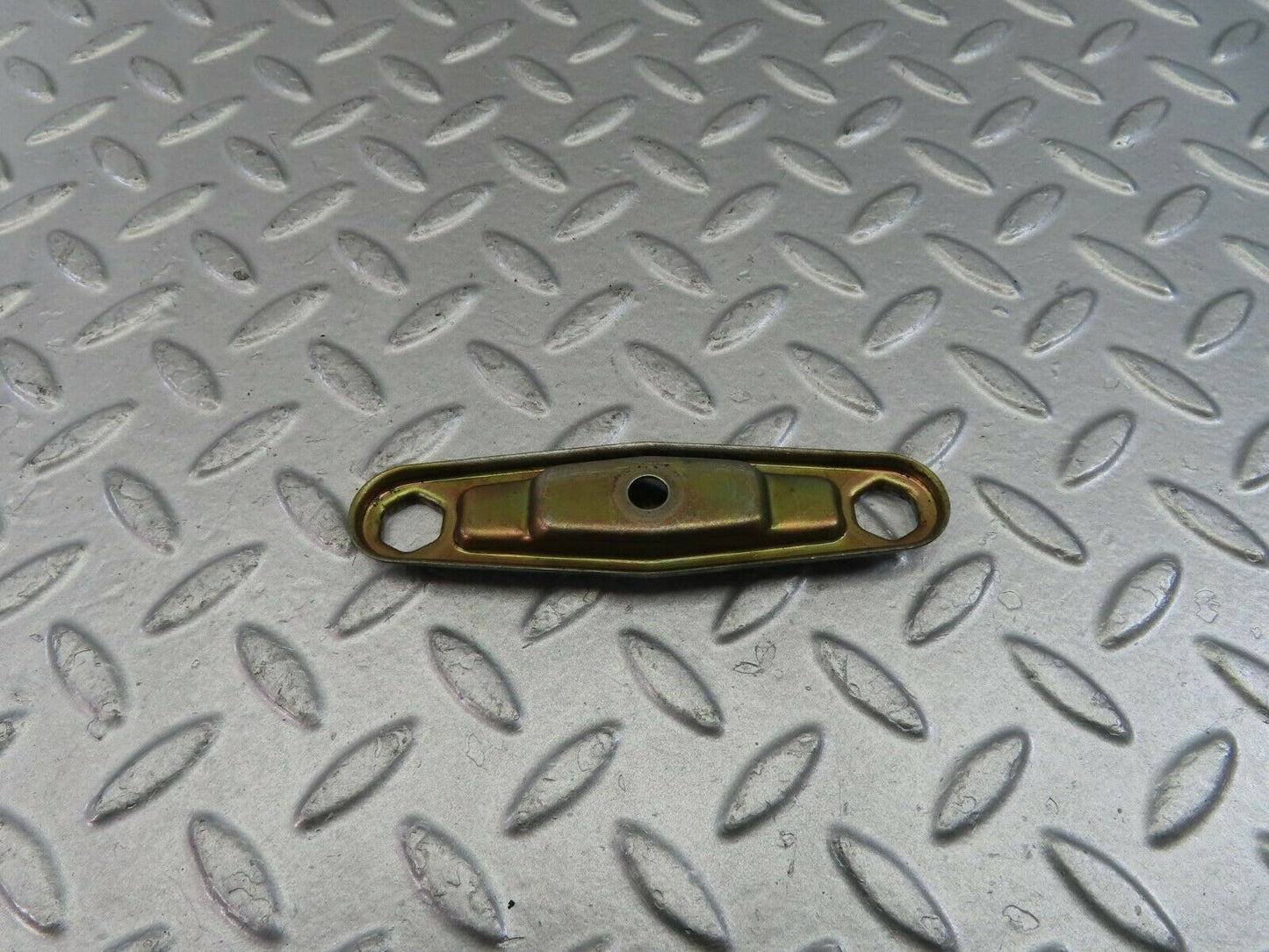 10083 Mercedes-Benz C123 230CE Coupe Fuel Injector Nozzle Clamp Bracket