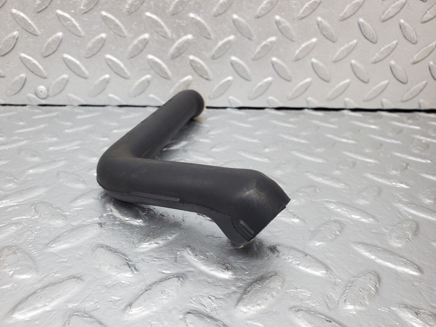 44449 Mercedes-Benz W123 280E Crankcase Breather Hose Pipe 1020942782
