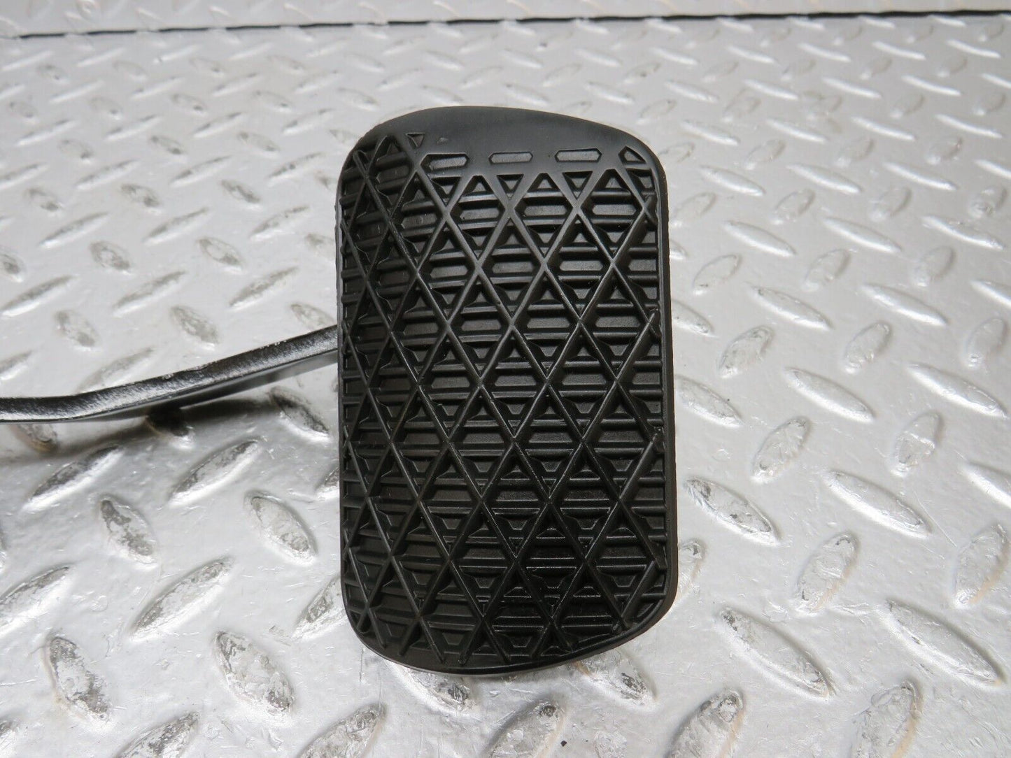 32136 Mercedes-Benz W123 230E Brake Pedal With Rubber 1232910082