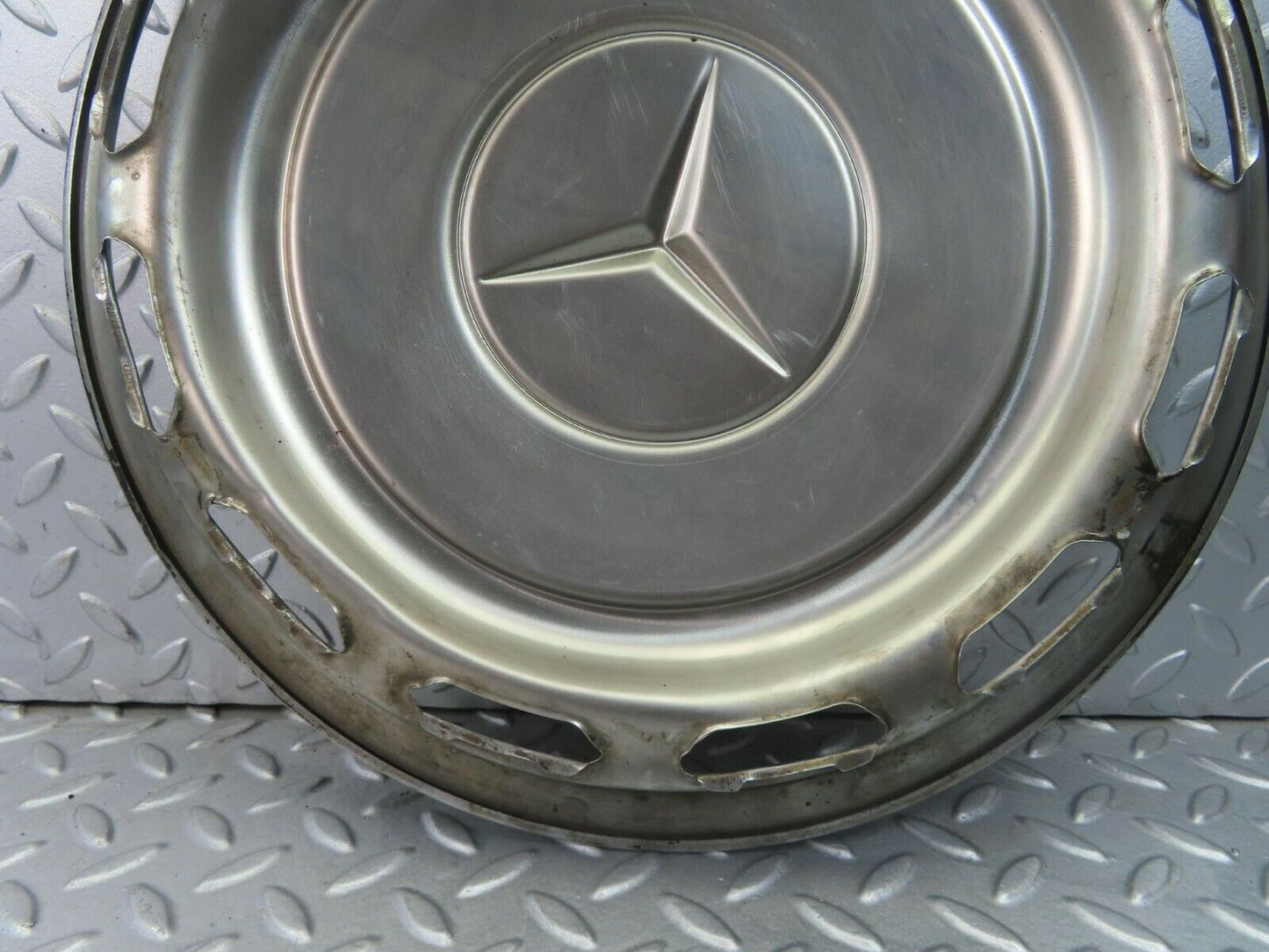 8390 Mercedes-Benz Vintage Wheel Trim Hub Cap 14