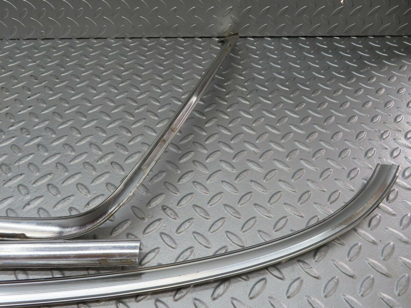 14304 Mercedes-Benz W116 350SE Rear Windscreen Chrome Frame