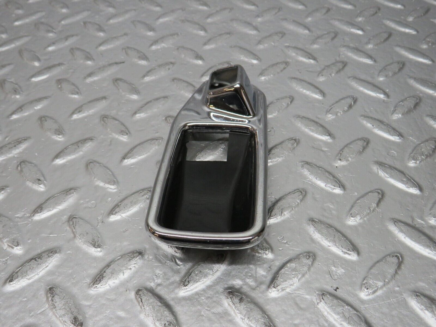 39377 Mercedes-Benz W123 200D Chrome Frame Door Handle Front Left 1167660111