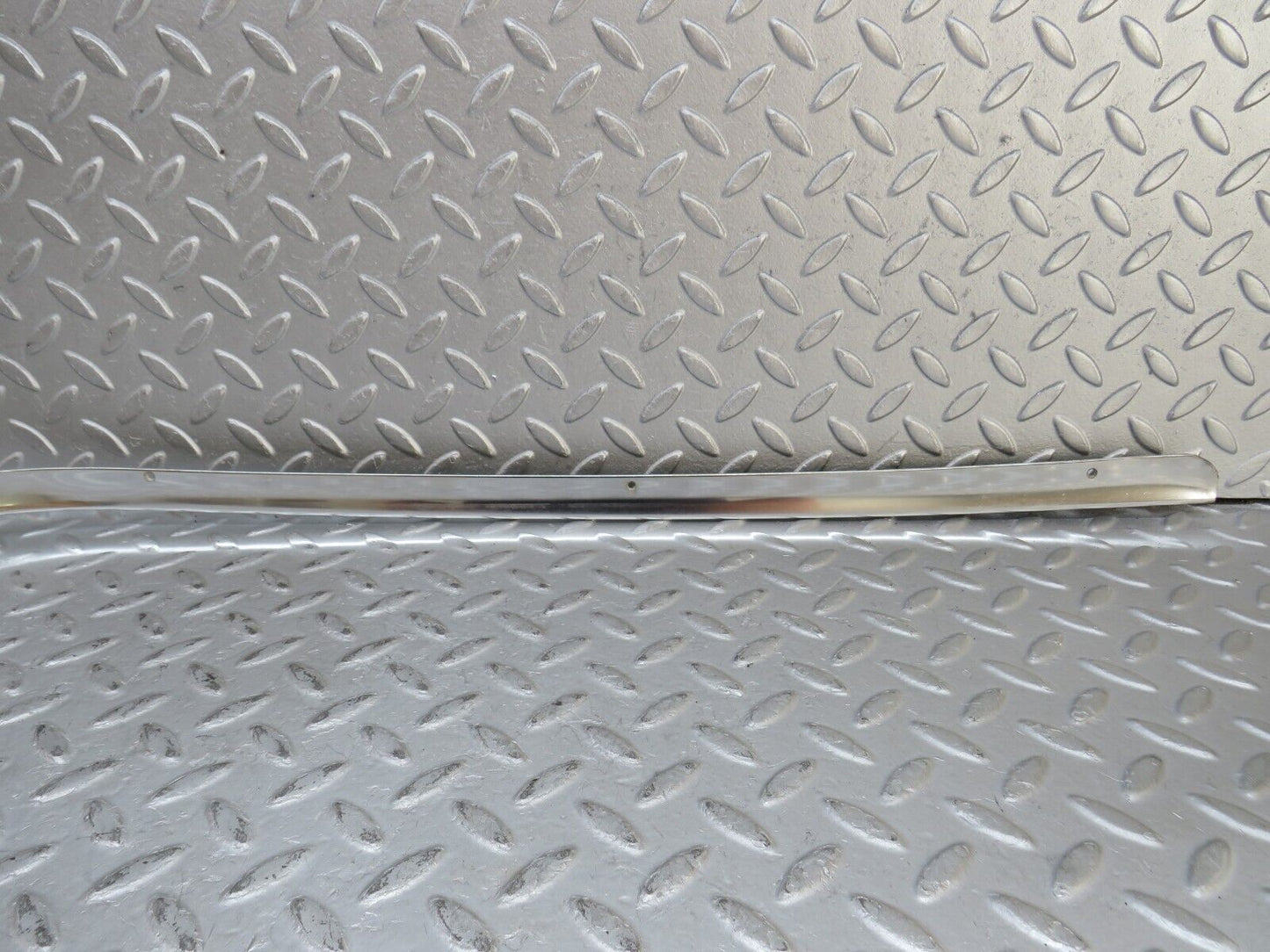 36325 Mercedes-Benz W126 420SE Roof Chrome Trim Left Side