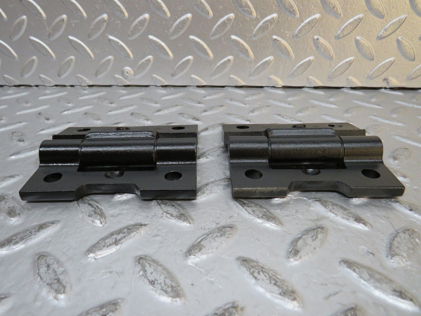29922 Mercedes-Benz W123 230E Door Hinge Pair 1237200037