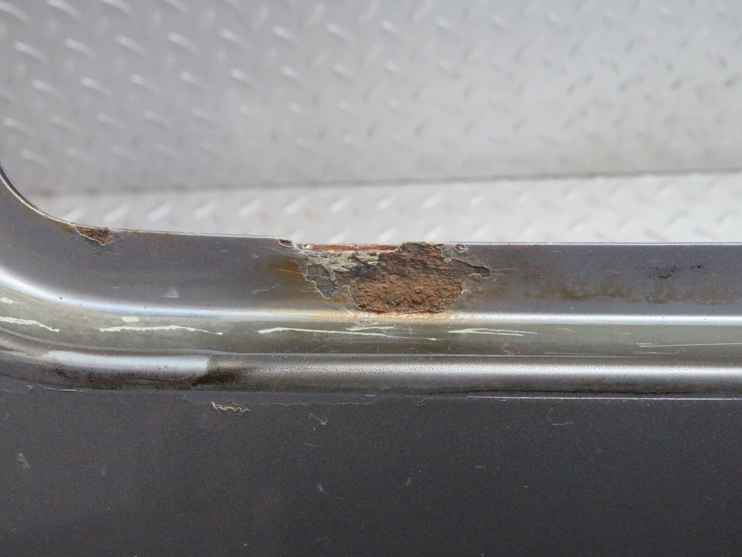 32579 Mercedes-Benz S124 220TE Wagon Tailgate Trunk Door & Handle Moulding Trim